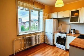 1-к квартира, 40 м², 10/10 эт.