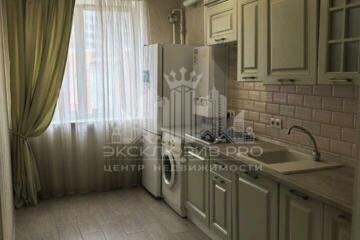 1-к квартира, 38 м², 1/3 эт.