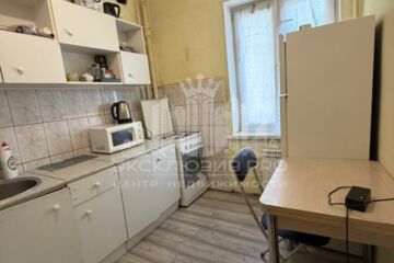 2-к квартира, 47 м², 1/3 эт.